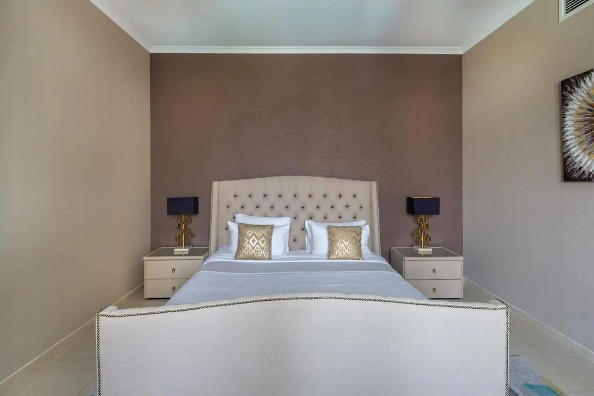 Frank Porter - The Residences Tower 8 Dubai